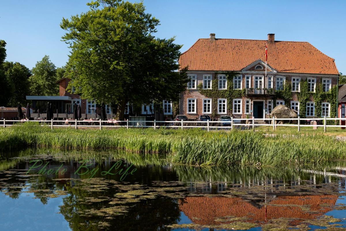 Den Gamle Kro Ved Gram Slot Buitenkant foto