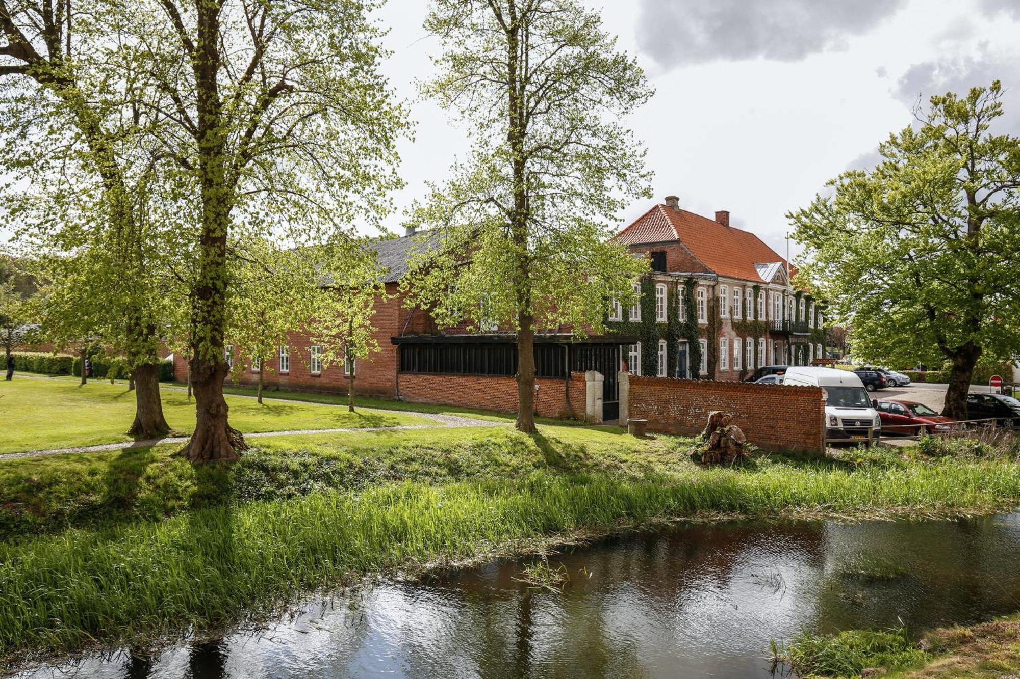 Den Gamle Kro Ved Gram Slot Buitenkant foto